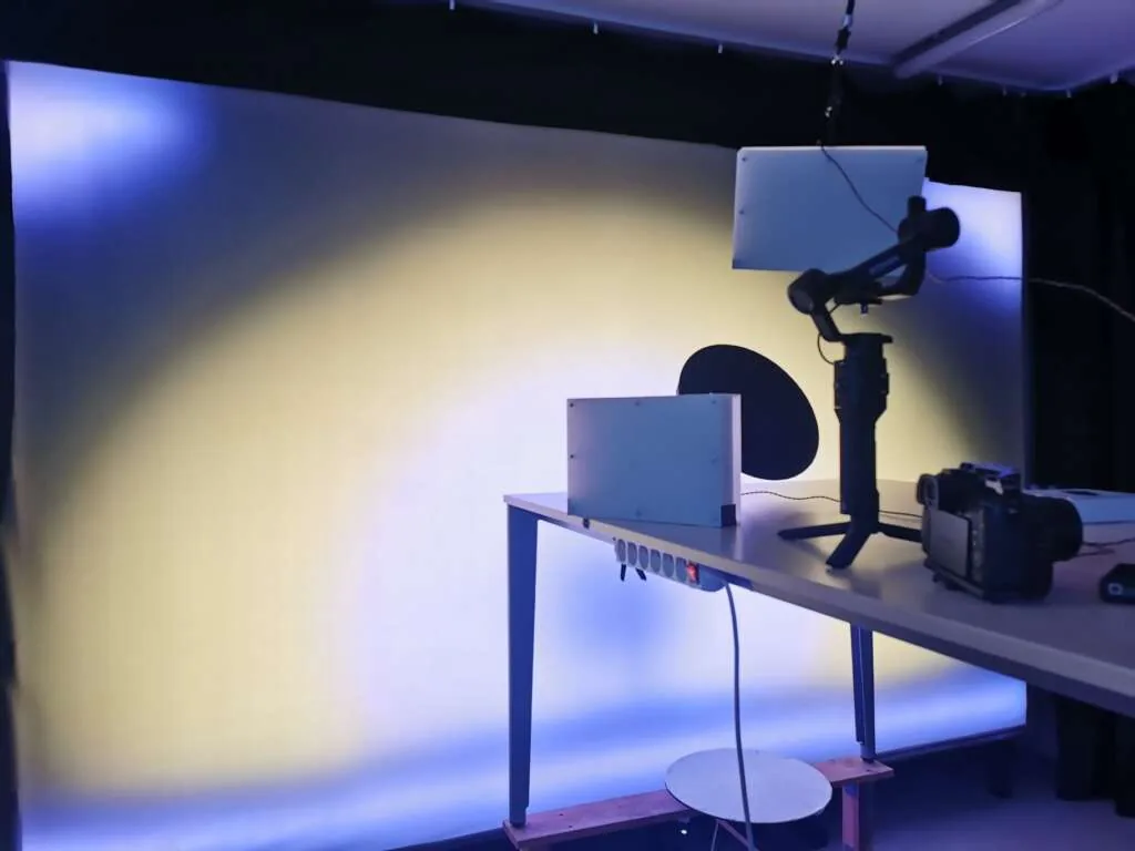 Video content played on a pixel LED installation through LEC3