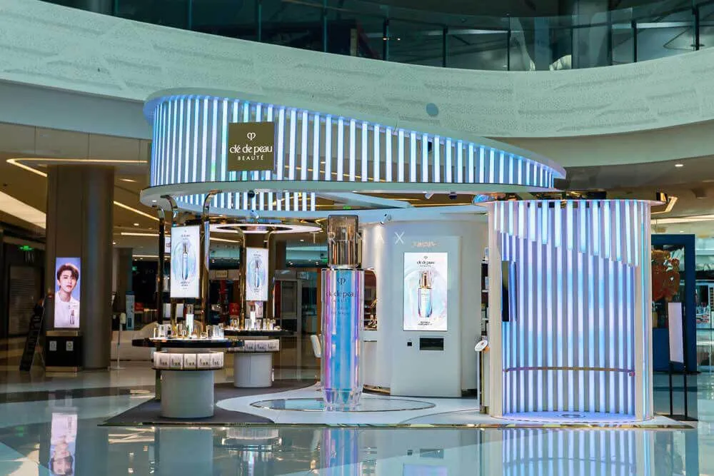 Powered SPI LED Controller 2 — Commercial interiors use case