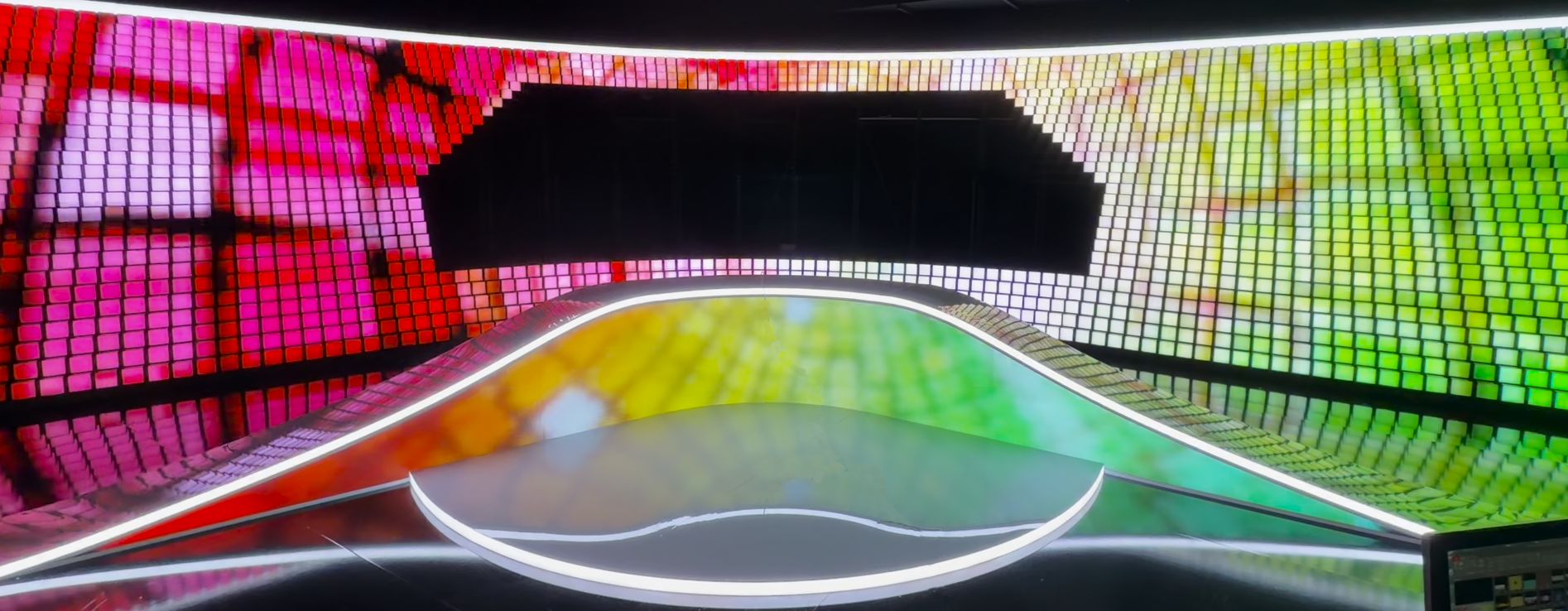 LSS4 large-scale LED installation support
